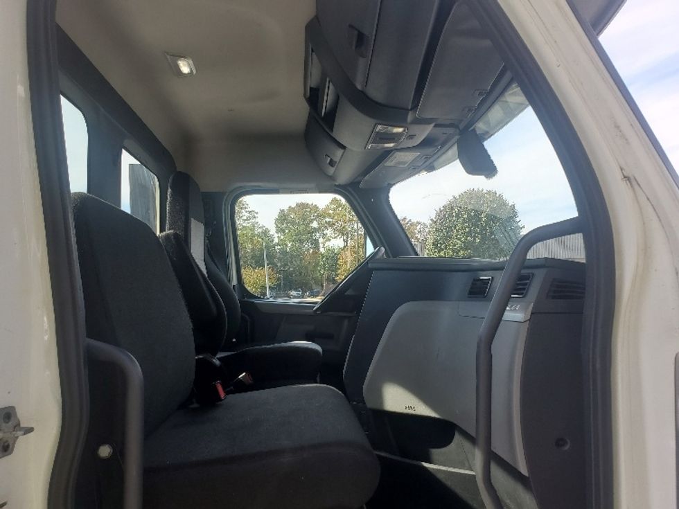 Day Cab Tractor-Heavy Duty Tractors-Freightliner-2018-T12664ST-Swedesboro-NJ-404,247\n\t\tmiles-$ 47,250 - Image 14