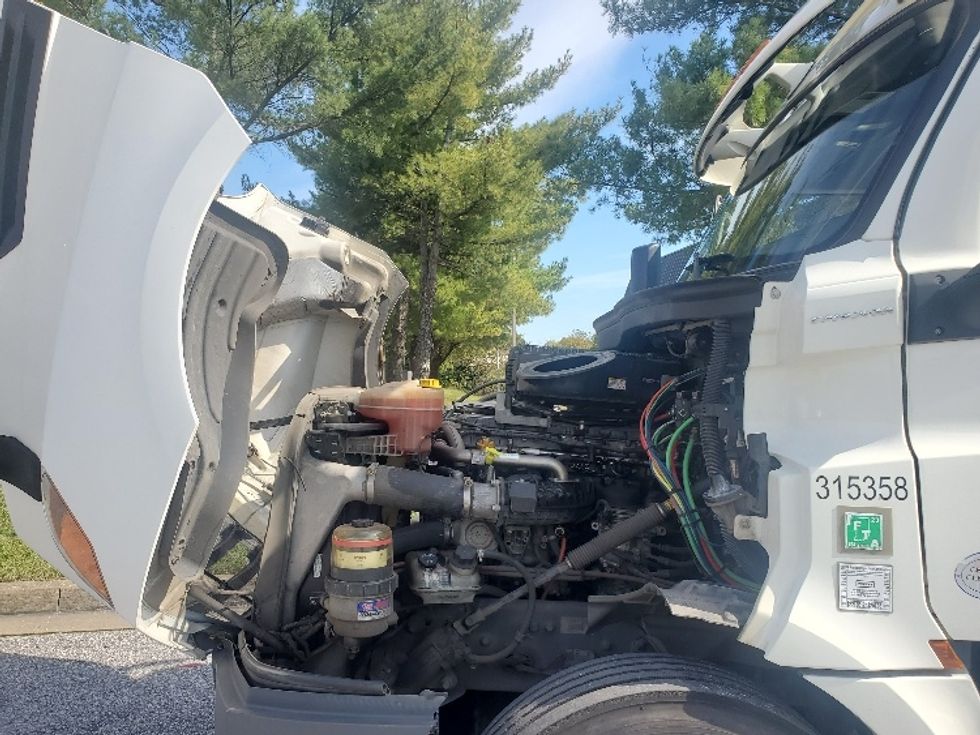 Day Cab Tractor-Heavy Duty Tractors-Freightliner-2018-T12664ST-Swedesboro-NJ-404,247\n\t\tmiles-$ 47,250 - Image 16