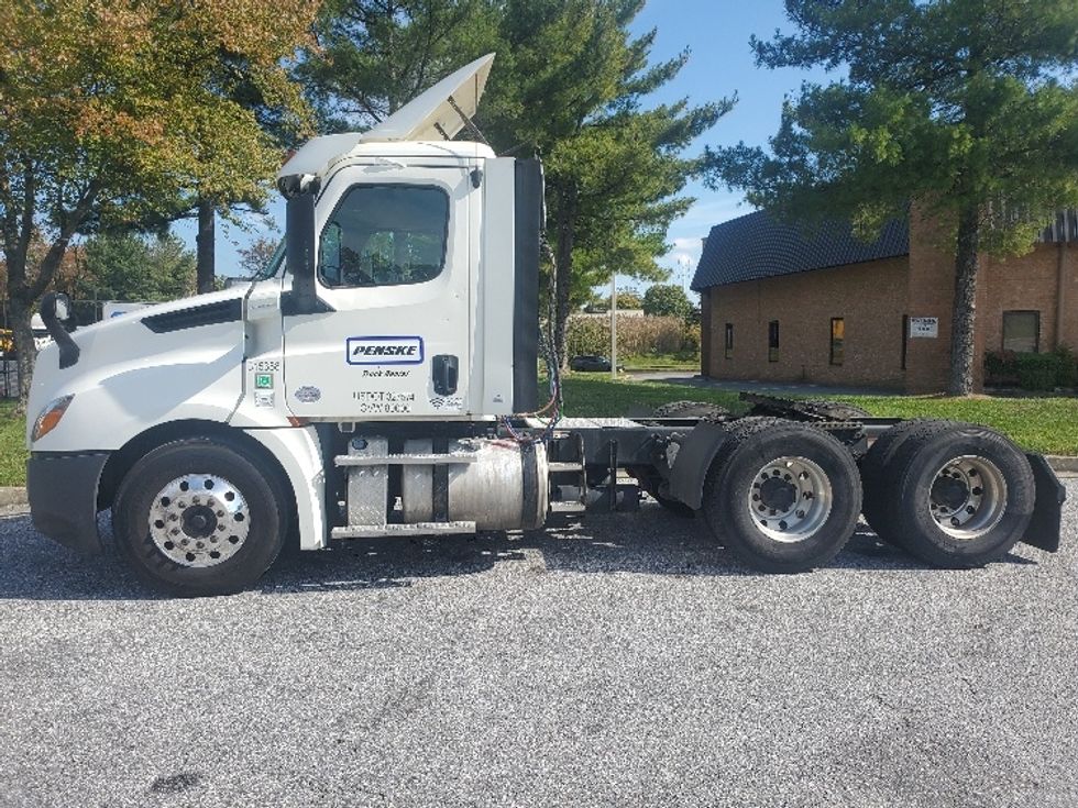Day Cab Tractor-Heavy Duty Tractors-Freightliner-2018-T12664ST-Swedesboro-NJ-404,247\n\t\tmiles-$ 47,250 - Image 4