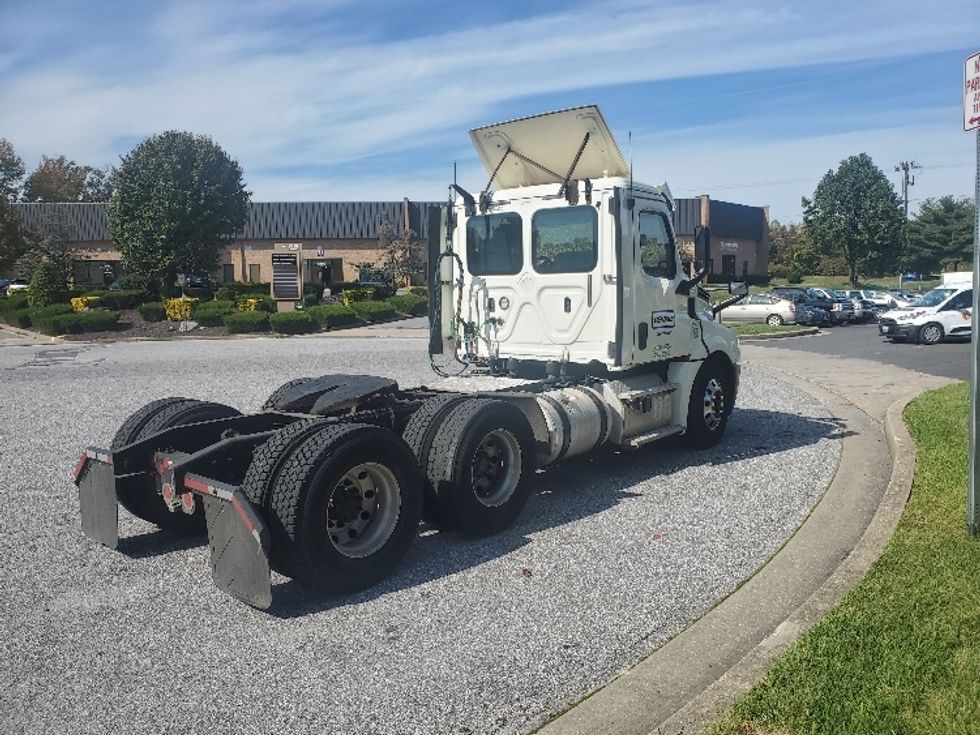 Day Cab Tractor-Heavy Duty Tractors-Freightliner-2018-T12664ST-Swedesboro-NJ-404,247\n\t\tmiles-$ 47,250 - Image 7
