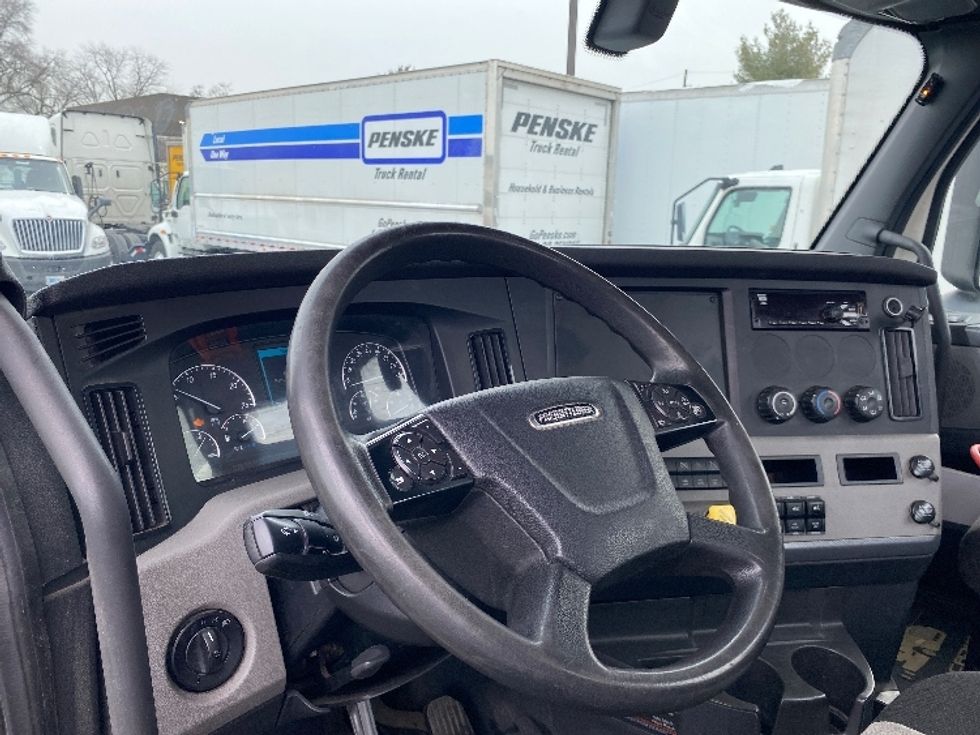 Day Cab Tractor-Heavy Duty Tractors-Freightliner-2018-T12664ST-Swedesboro-NJ-490,432\n\t\tmiles-$ 39,500 - Image 10