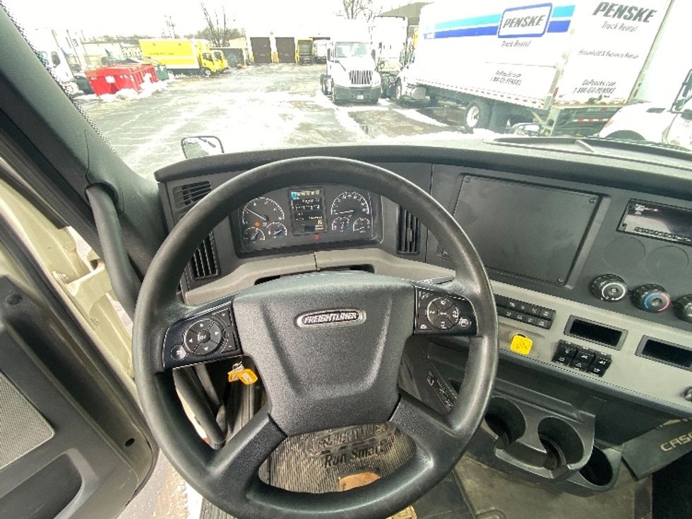 Day Cab Tractor-Heavy Duty Tractors-Freightliner-2018-T12664ST-Swedesboro-NJ-490,432\n\t\tmiles-$ 39,500 - Image 11