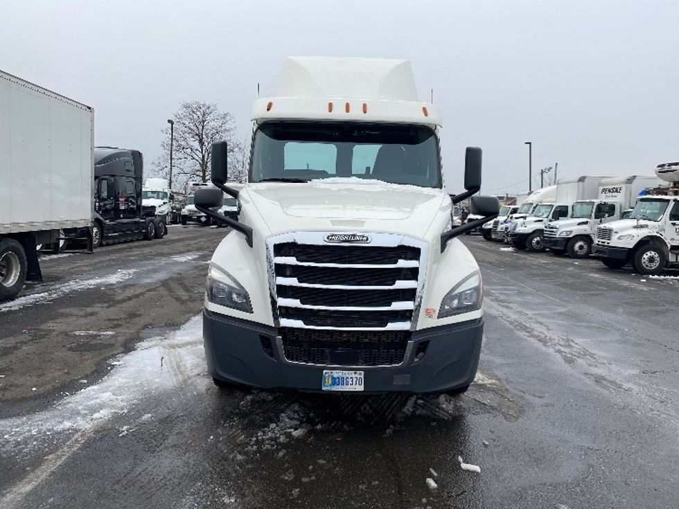 Day Cab Tractor-Heavy Duty Tractors-Freightliner-2018-T12664ST-Swedesboro-NJ-490,432\n\t\tmiles-$ 39,500 - Image 2