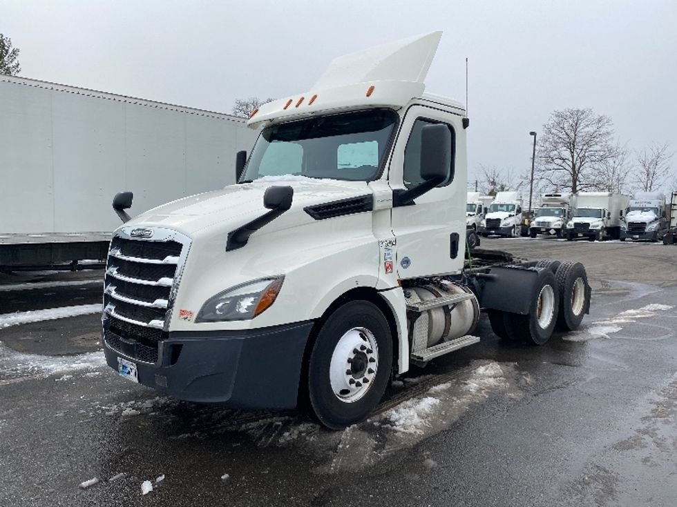 Day Cab Tractor-Heavy Duty Tractors-Freightliner-2018-T12664ST-Swedesboro-NJ-490,432\n\t\tmiles-$ 39,500 - Image 3