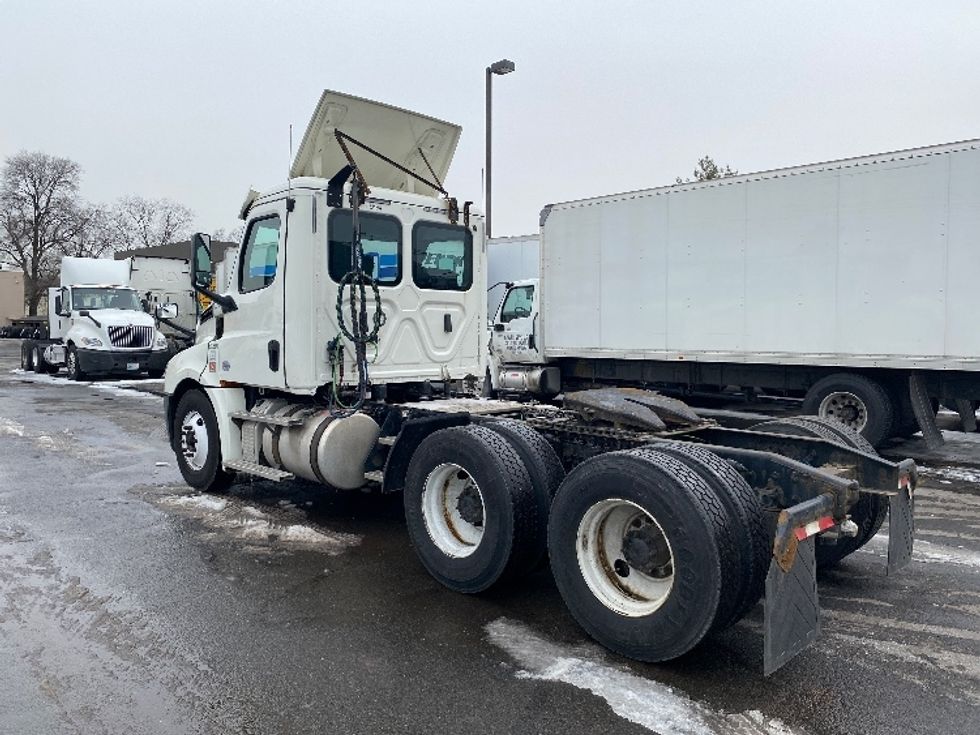 Day Cab Tractor-Heavy Duty Tractors-Freightliner-2018-T12664ST-Swedesboro-NJ-490,432\n\t\tmiles-$ 39,500 - Image 5
