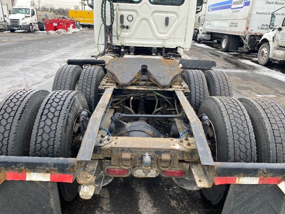 Day Cab Tractor-Heavy Duty Tractors-Freightliner-2018-T12664ST-Swedesboro-NJ-490,432\n\t\tmiles-$ 39,500 - Image 6