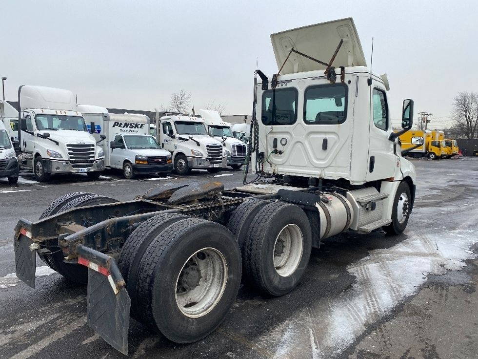 Day Cab Tractor-Heavy Duty Tractors-Freightliner-2018-T12664ST-Swedesboro-NJ-490,432\n\t\tmiles-$ 39,500 - Image 7