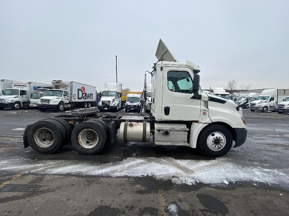 Day Cab Tractor-Heavy Duty Tractors-Freightliner-2018-T12664ST-Swedesboro-NJ-490,432\n\t\tmiles-$ 39,500 - Image 8