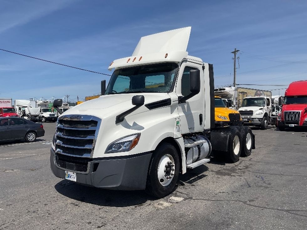 Day Cab Tractor-Heavy Duty Tractors-Freightliner-2018-T12664ST-Tacoma-WA-489,208\n\t\tmiles-$ 34,500 - Image 3