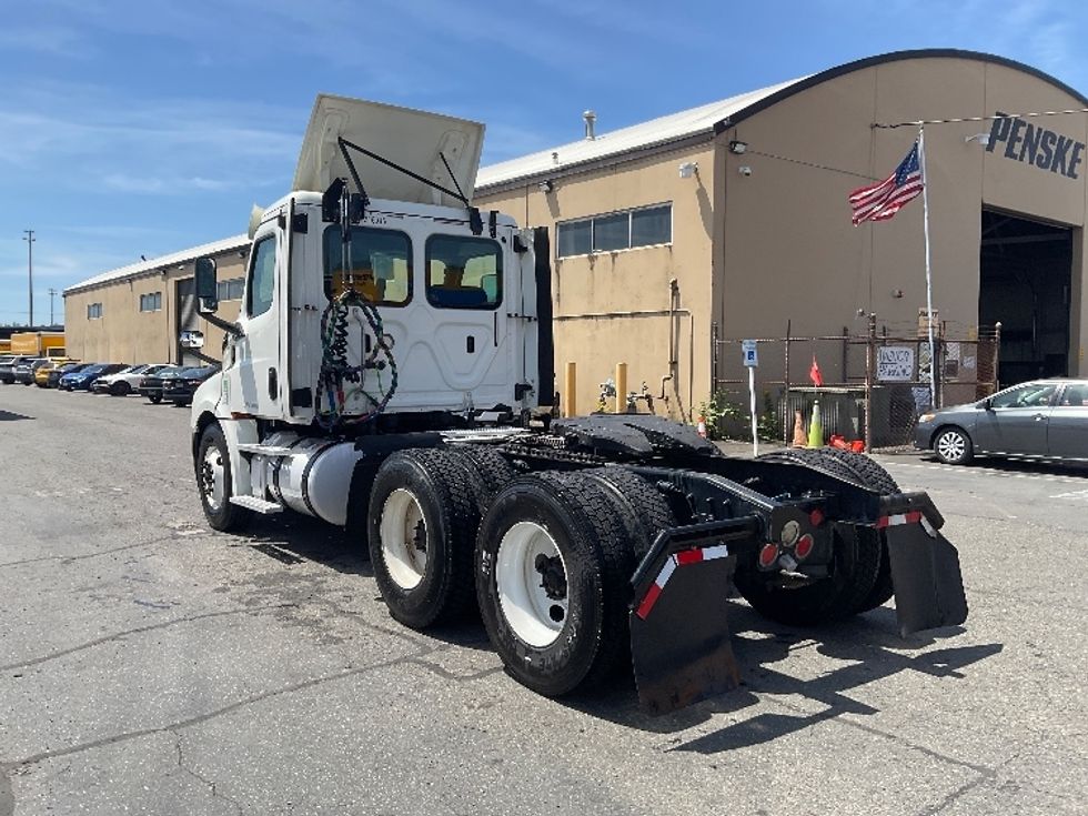 Day Cab Tractor-Heavy Duty Tractors-Freightliner-2018-T12664ST-Tacoma-WA-489,208\n\t\tmiles-$ 34,500 - Image 5