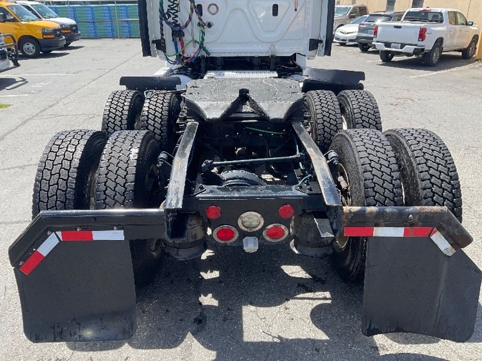 Day Cab Tractor-Heavy Duty Tractors-Freightliner-2018-T12664ST-Tacoma-WA-489,208\n\t\tmiles-$ 34,500 - Image 6