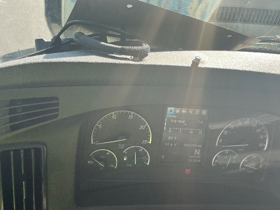 Day Cab Tractor-Heavy Duty Tractors-Freightliner-2018-T12664ST-Tampa-FL-396,230\n\t\tmiles-$ 42,250 - Image 11