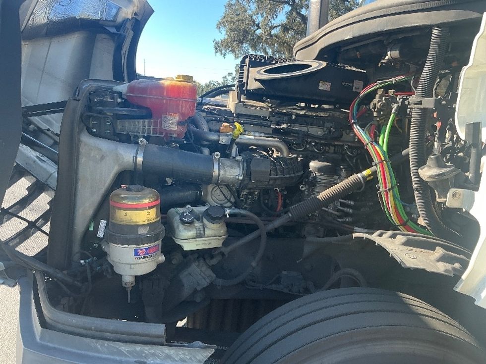 Day Cab Tractor-Heavy Duty Tractors-Freightliner-2018-T12664ST-Tampa-FL-396,230\n\t\tmiles-$ 42,250 - Image 16