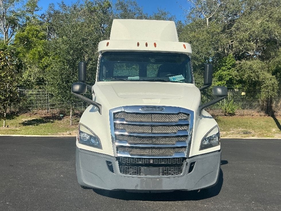 Day Cab Tractor-Heavy Duty Tractors-Freightliner-2018-T12664ST-Tampa-FL-396,230\n\t\tmiles-$ 42,250 - Image 2