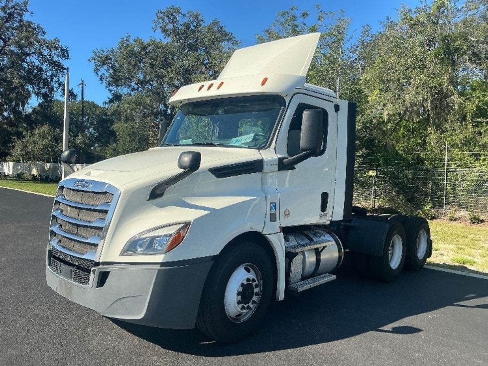 Day Cab Tractor-Heavy Duty Tractors-Freightliner-2018-T12664ST-Tampa-FL-396,230\n\t\tmiles-$ 42,250 - Image 3
