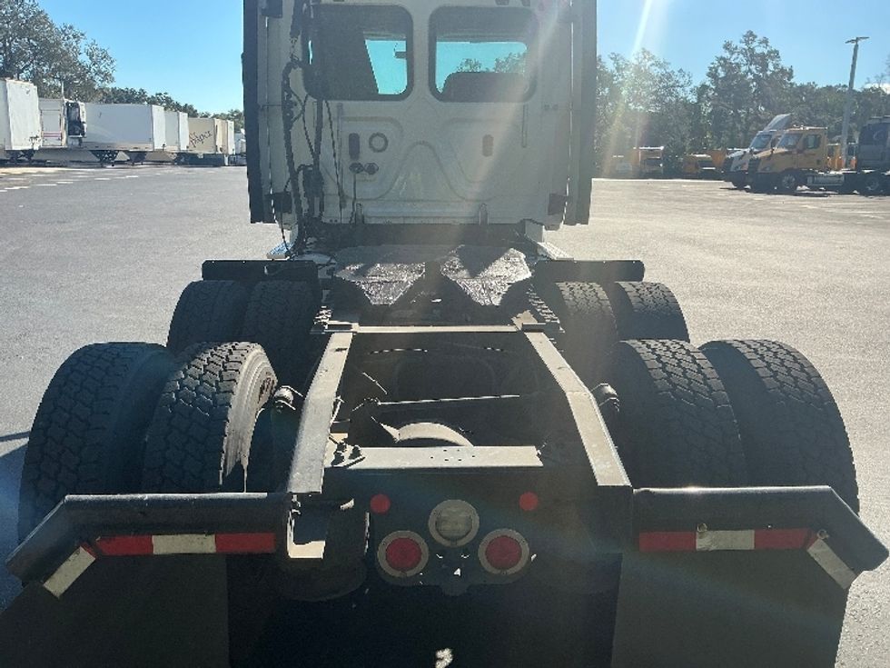 Day Cab Tractor-Heavy Duty Tractors-Freightliner-2018-T12664ST-Tampa-FL-396,230\n\t\tmiles-$ 42,250 - Image 6