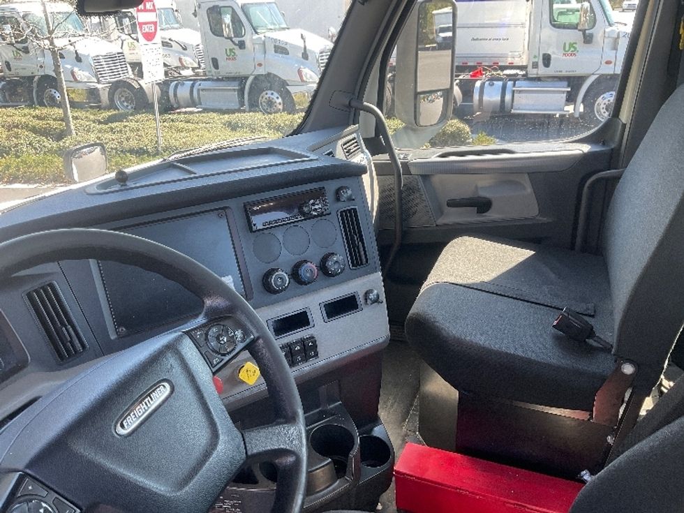 Day Cab Tractor-Heavy Duty Tractors-Freightliner-2018-T12664ST-Tampa-FL-454,020\n\t\tmiles-$ 38,000 - Image 10