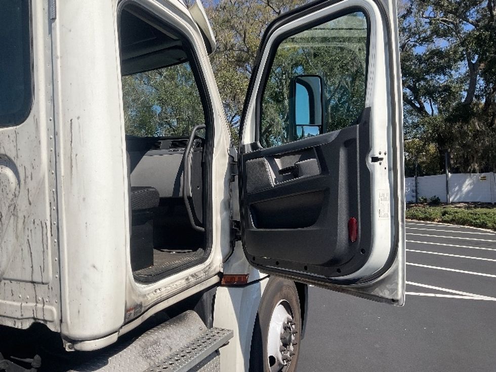 Day Cab Tractor-Heavy Duty Tractors-Freightliner-2018-T12664ST-Tampa-FL-454,020\n\t\tmiles-$ 38,000 - Image 12