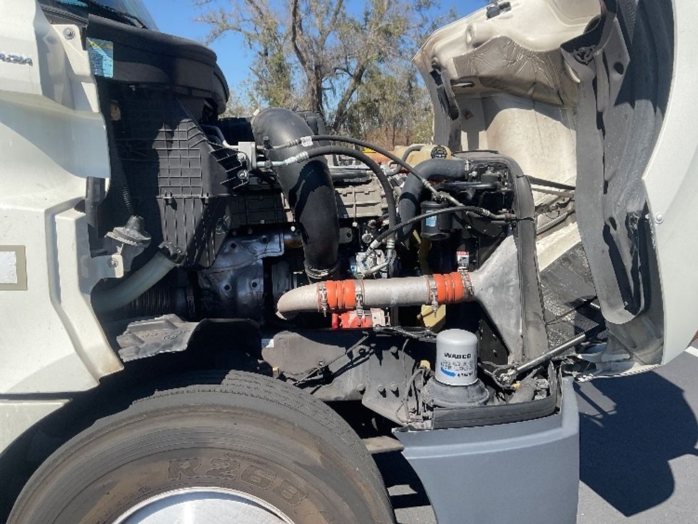 Day Cab Tractor-Heavy Duty Tractors-Freightliner-2018-T12664ST-Tampa-FL-454,020\n\t\tmiles-$ 38,000 - Image 15