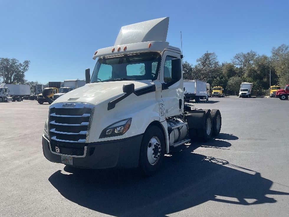 Day Cab Tractor-Heavy Duty Tractors-Freightliner-2018-T12664ST-Tampa-FL-454,020\n\t\tmiles-$ 38,000 - Image 3