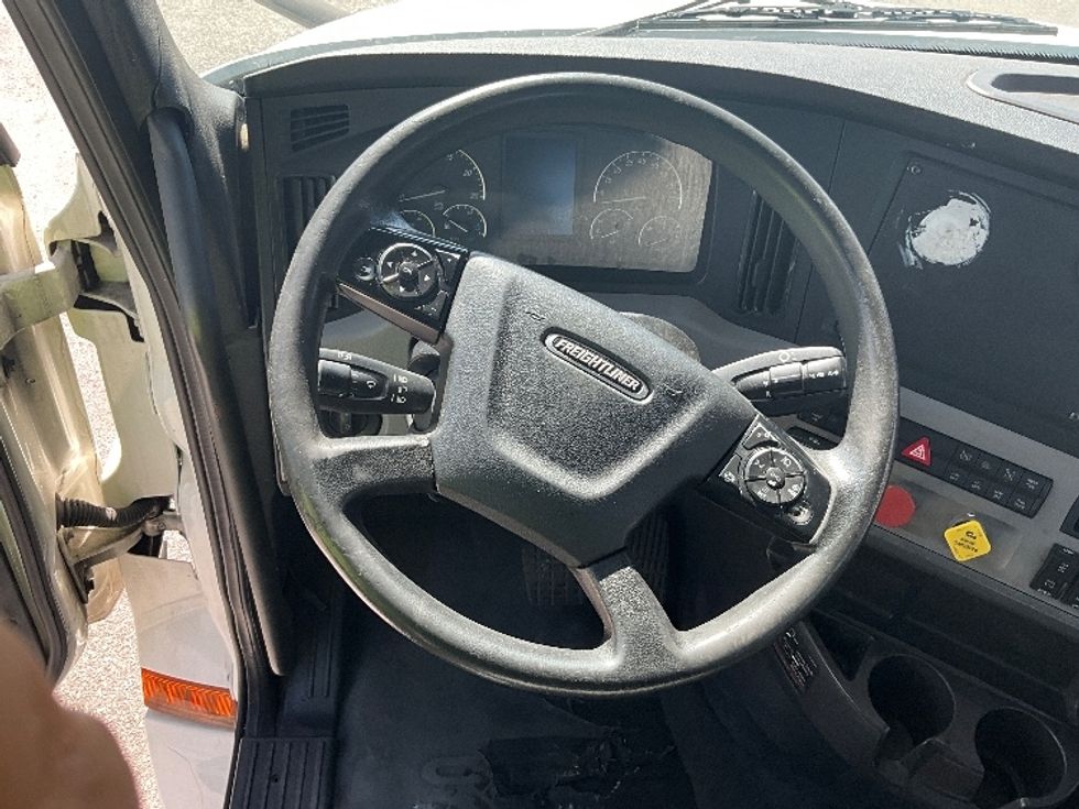 Day Cab Tractor-Heavy Duty Tractors-Freightliner-2018-T12664ST-Tampa-FL-494,716\n\t\tmiles-$ 39,500 - Image 11
