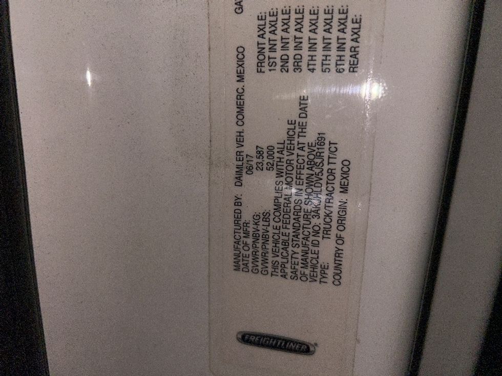 Day Cab Tractor-Heavy Duty Tractors-Freightliner-2018-T12664ST-Tampa-FL-494,716\n\t\tmiles-$ 39,500 - Image 14