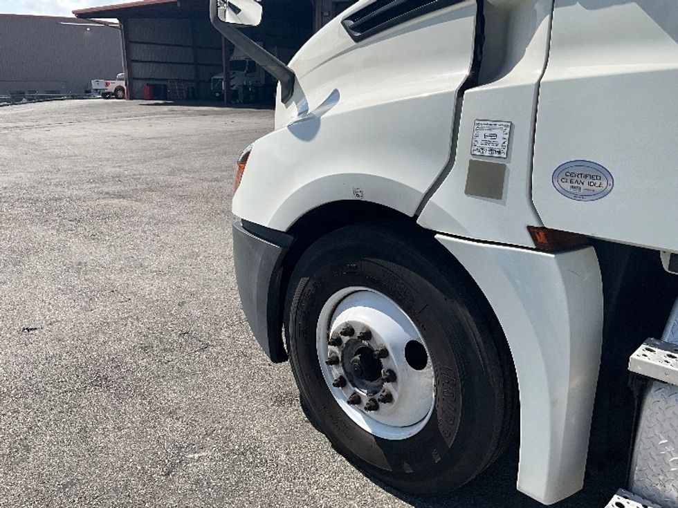 Day Cab Tractor-Heavy Duty Tractors-Freightliner-2018-T12664ST-Tampa-FL-494,716\n\t\tmiles-$ 39,500 - Image 15