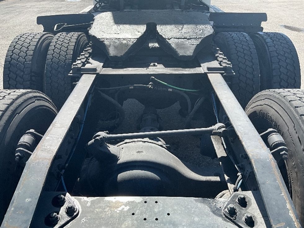 Day Cab Tractor-Heavy Duty Tractors-Freightliner-2018-T12664ST-Tampa-FL-494,716\n\t\tmiles-$ 39,500 - Image 6