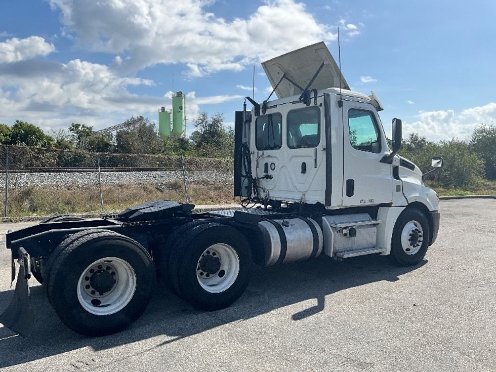 Day Cab Tractor-Heavy Duty Tractors-Freightliner-2018-T12664ST-Tampa-FL-494,716\n\t\tmiles-$ 39,500 - Image 7