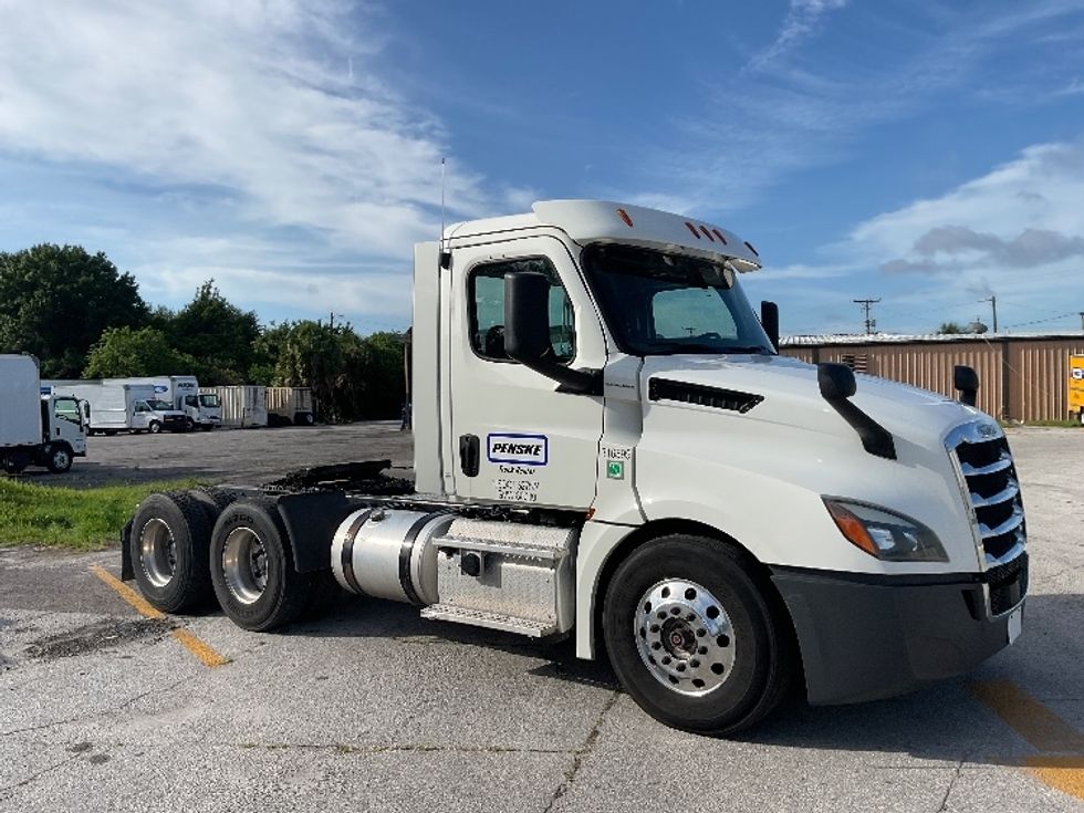 Day Cab Tractor-Heavy Duty Tractors-Freightliner-2018-T12664ST-Tampa-FL-520,354\n\t\tmiles-$ 37,750 - Image 1