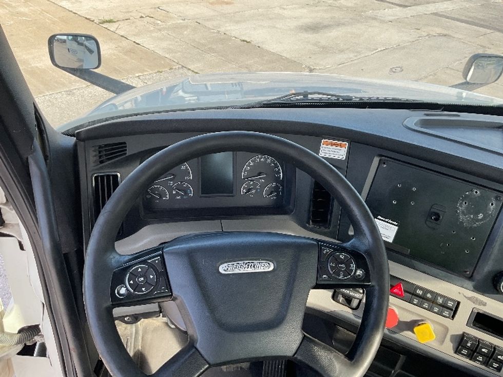 Day Cab Tractor-Heavy Duty Tractors-Freightliner-2018-T12664ST-Tampa-FL-520,354\n\t\tmiles-$ 37,750 - Image 11