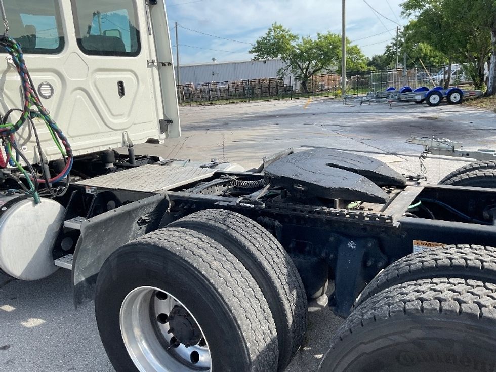 Day Cab Tractor-Heavy Duty Tractors-Freightliner-2018-T12664ST-Tampa-FL-520,354\n\t\tmiles-$ 37,750 - Image 17