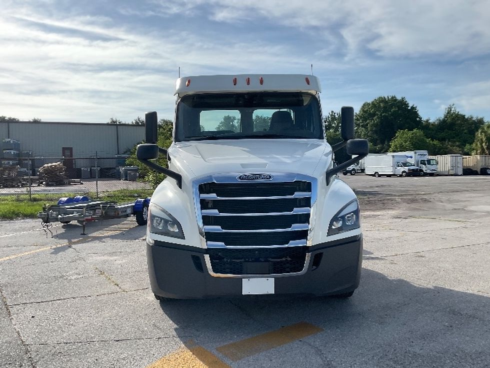 Day Cab Tractor-Heavy Duty Tractors-Freightliner-2018-T12664ST-Tampa-FL-520,354\n\t\tmiles-$ 37,750 - Image 2