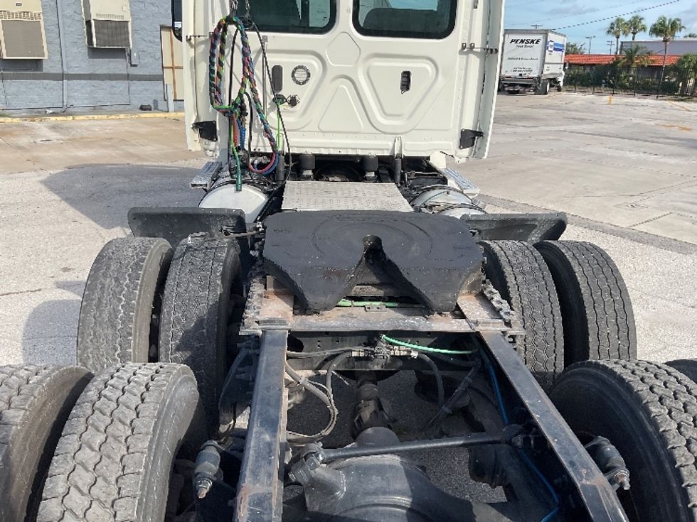 Day Cab Tractor-Heavy Duty Tractors-Freightliner-2018-T12664ST-Tampa-FL-520,354\n\t\tmiles-$ 37,750 - Image 6