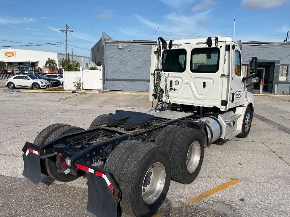 Day Cab Tractor-Heavy Duty Tractors-Freightliner-2018-T12664ST-Tampa-FL-520,354\n\t\tmiles-$ 37,750 - Image 7