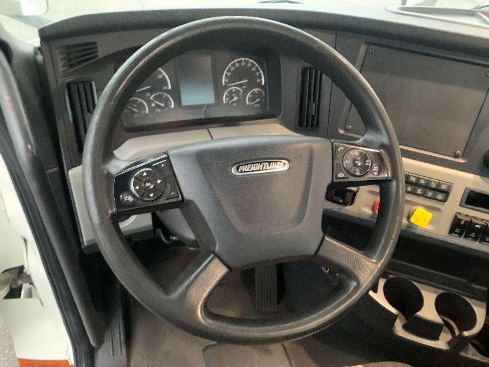 Day Cab Tractor-Heavy Duty Tractors-Freightliner-2018-T12664ST-Torrance-CA-189,174\n\t\tmiles-$ 51,500 - Image 11