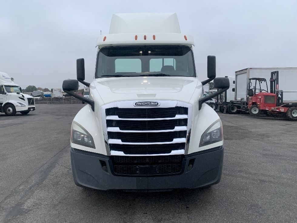 Day Cab Tractor-Heavy Duty Tractors-Freightliner-2018-T12664ST-Torrance-CA-189,174\n\t\tmiles-$ 51,500 - Image 2
