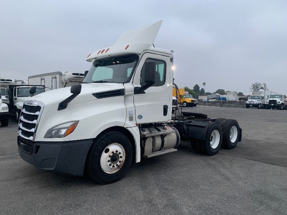 Day Cab Tractor-Heavy Duty Tractors-Freightliner-2018-T12664ST-Torrance-CA-189,174\n\t\tmiles-$ 51,500 - Image 3