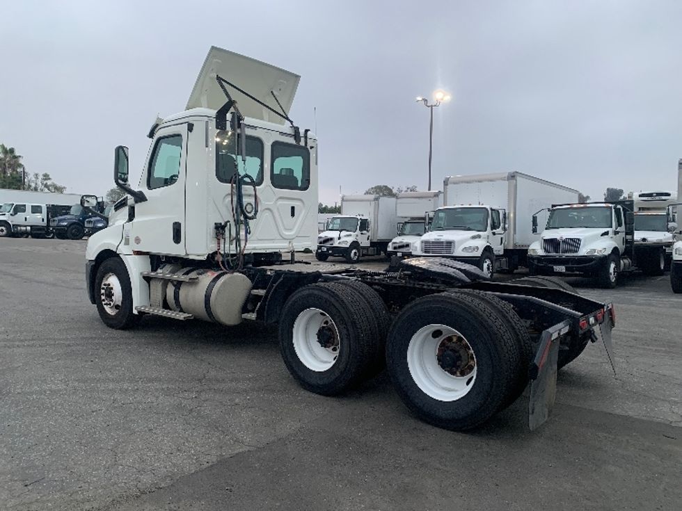 Day Cab Tractor-Heavy Duty Tractors-Freightliner-2018-T12664ST-Torrance-CA-189,174\n\t\tmiles-$ 51,500 - Image 5