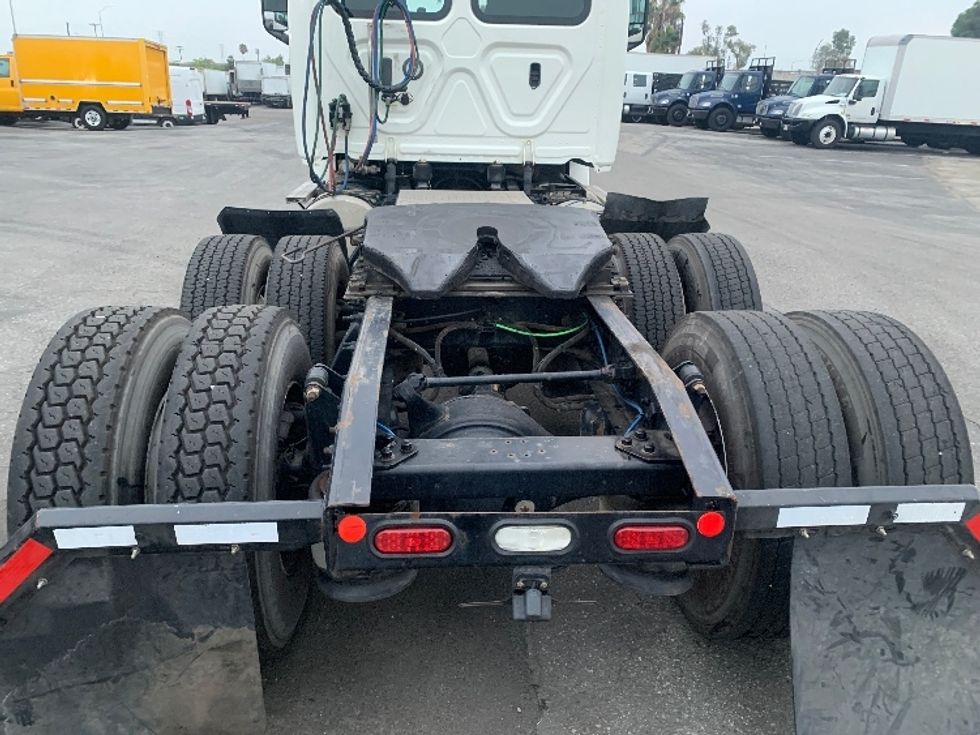 Day Cab Tractor-Heavy Duty Tractors-Freightliner-2018-T12664ST-Torrance-CA-189,174\n\t\tmiles-$ 51,500 - Image 6