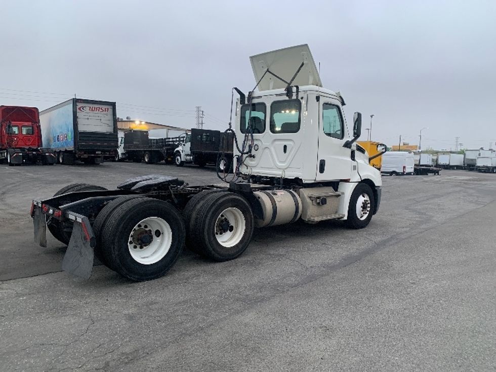 Day Cab Tractor-Heavy Duty Tractors-Freightliner-2018-T12664ST-Torrance-CA-189,174\n\t\tmiles-$ 51,500 - Image 7