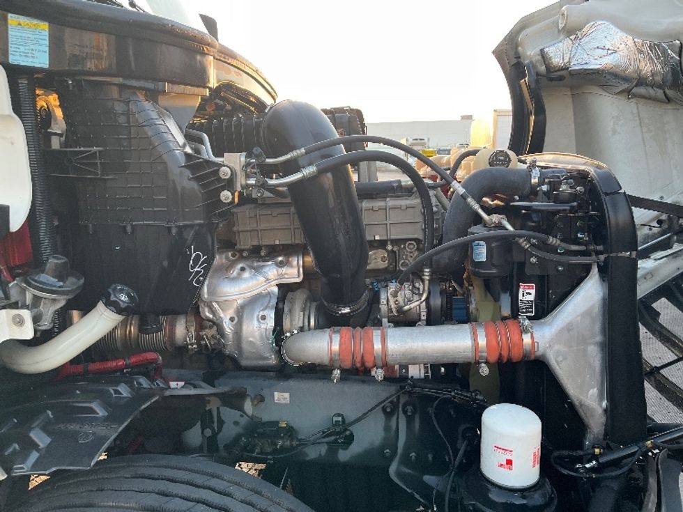 Day Cab Tractor-Heavy Duty Tractors-Freightliner-2018-T12664ST-Torrance-CA-256,281\n\t\tmiles-$ 64,000 - Image 15