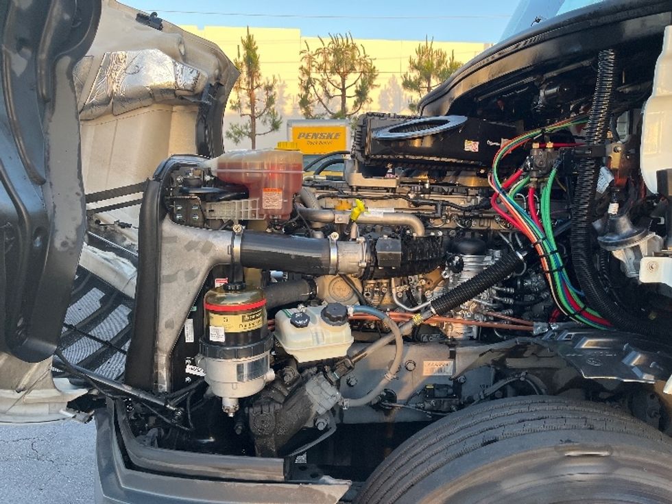 Day Cab Tractor-Heavy Duty Tractors-Freightliner-2018-T12664ST-Torrance-CA-256,281\n\t\tmiles-$ 64,000 - Image 16