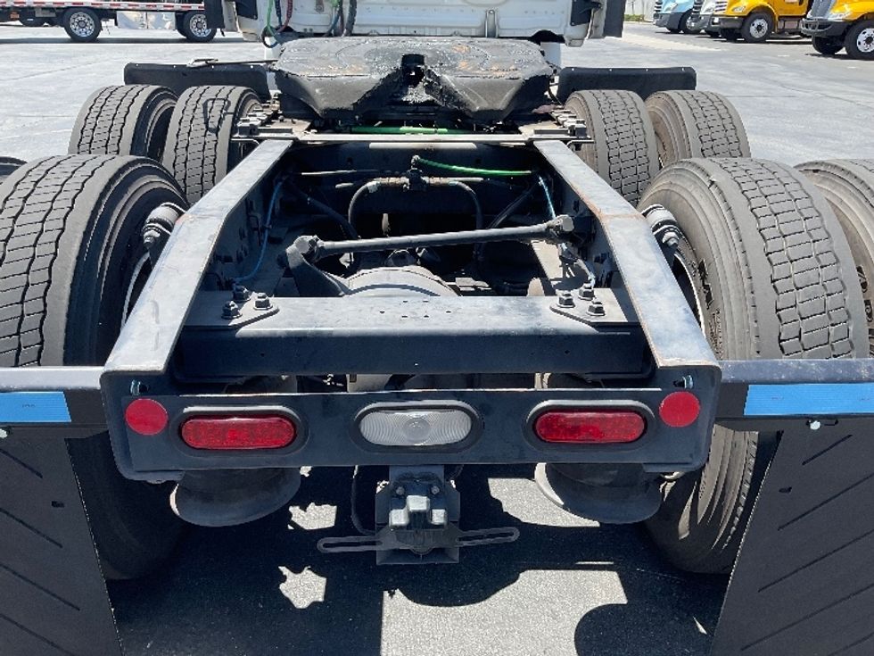 Day Cab Tractor-Heavy Duty Tractors-Freightliner-2018-T12664ST-Torrance-CA-256,281\n\t\tmiles-$ 64,000 - Image 6