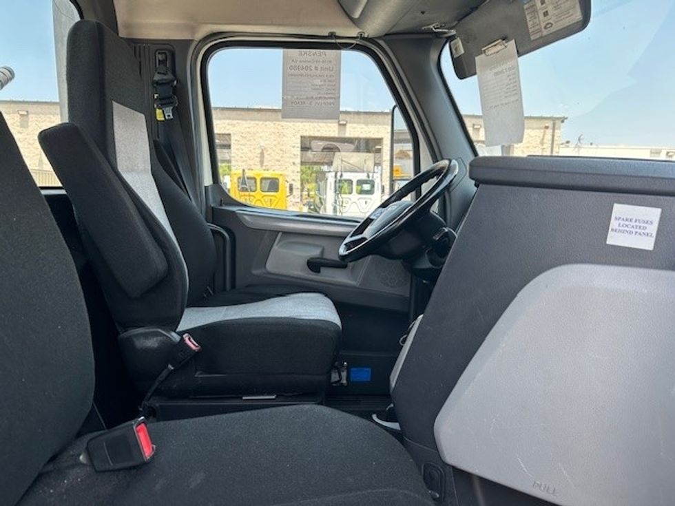 Day Cab Tractor-Heavy Duty Tractors-Freightliner-2018-T12664ST-Torrance-CA-260,515\n\t\tmiles-$ 53,750 - Image 14