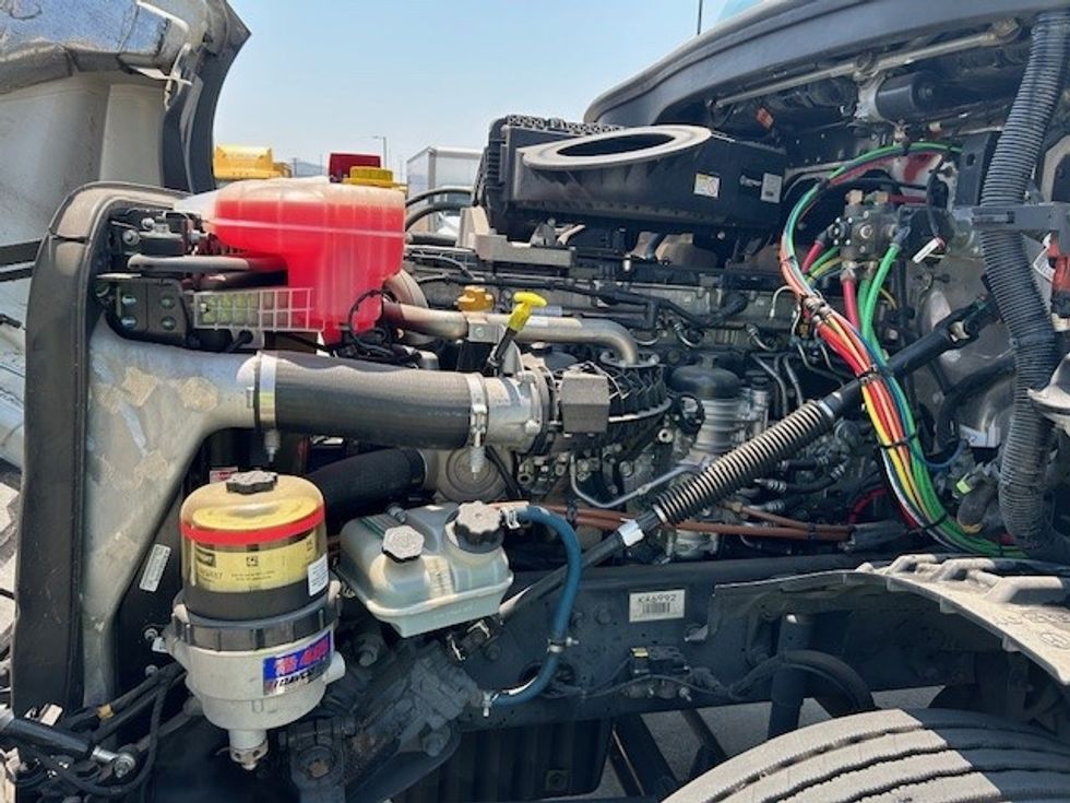 Day Cab Tractor-Heavy Duty Tractors-Freightliner-2018-T12664ST-Torrance-CA-260,515\n\t\tmiles-$ 53,750 - Image 16