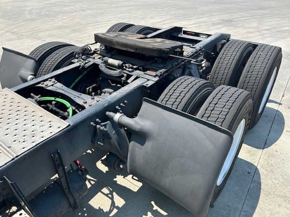 Day Cab Tractor-Heavy Duty Tractors-Freightliner-2018-T12664ST-Torrance-CA-260,515\n\t\tmiles-$ 53,750 - Image 17