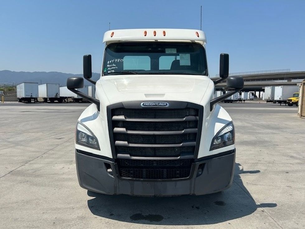 Day Cab Tractor-Heavy Duty Tractors-Freightliner-2018-T12664ST-Torrance-CA-260,515\n\t\tmiles-$ 53,750 - Image 2