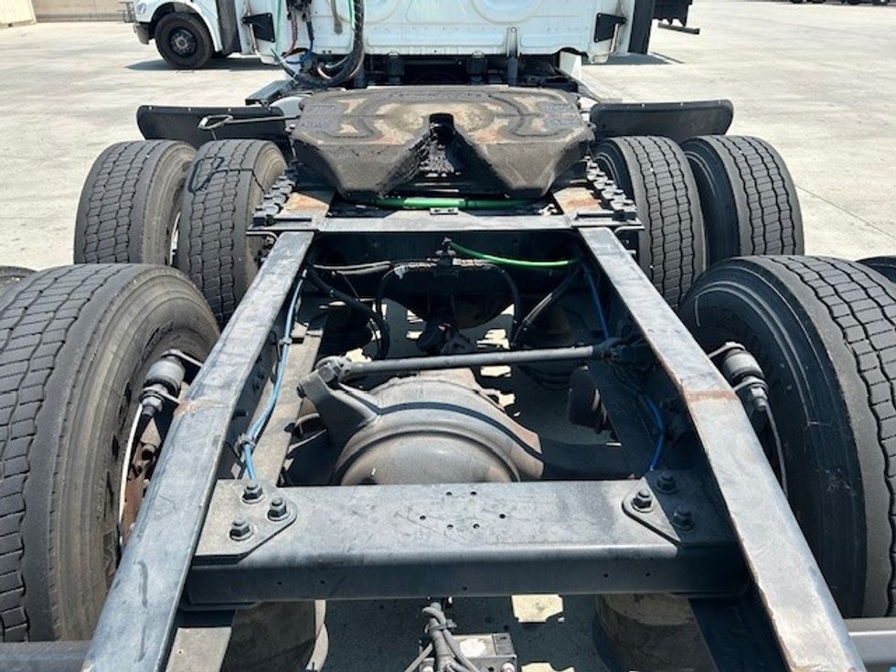 Day Cab Tractor-Heavy Duty Tractors-Freightliner-2018-T12664ST-Torrance-CA-260,515\n\t\tmiles-$ 53,750 - Image 6