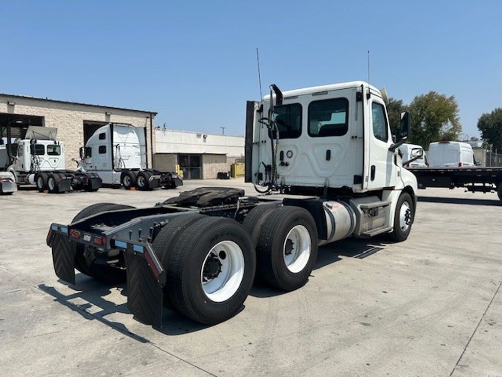 Day Cab Tractor-Heavy Duty Tractors-Freightliner-2018-T12664ST-Torrance-CA-260,515\n\t\tmiles-$ 53,750 - Image 7